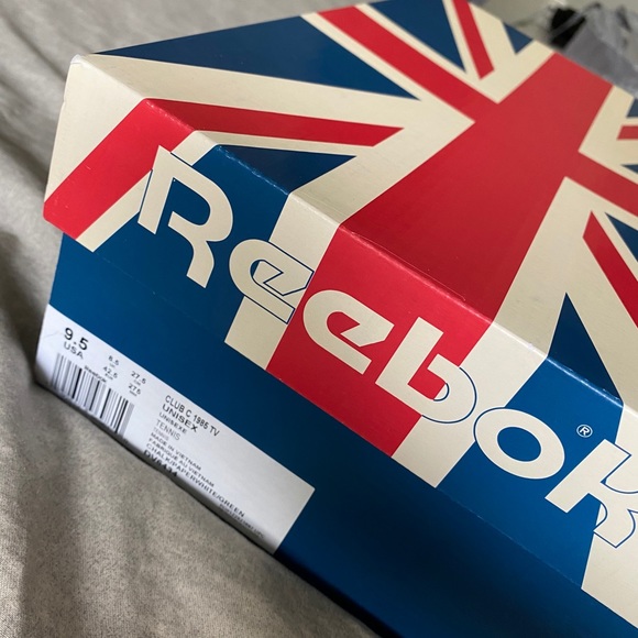 Reebok Other - REEBOK CLASSICS blanc cassé et vertes Club C